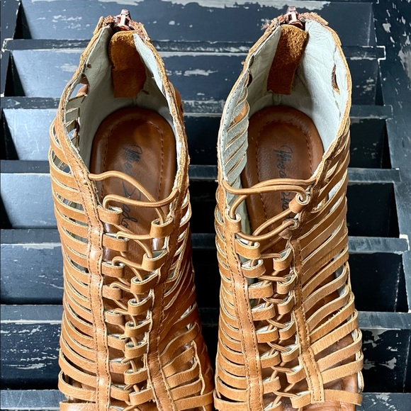 MEA SHADOW Edvige Veggie Leather Wedge Heel Sandal - Picture 6 of 12